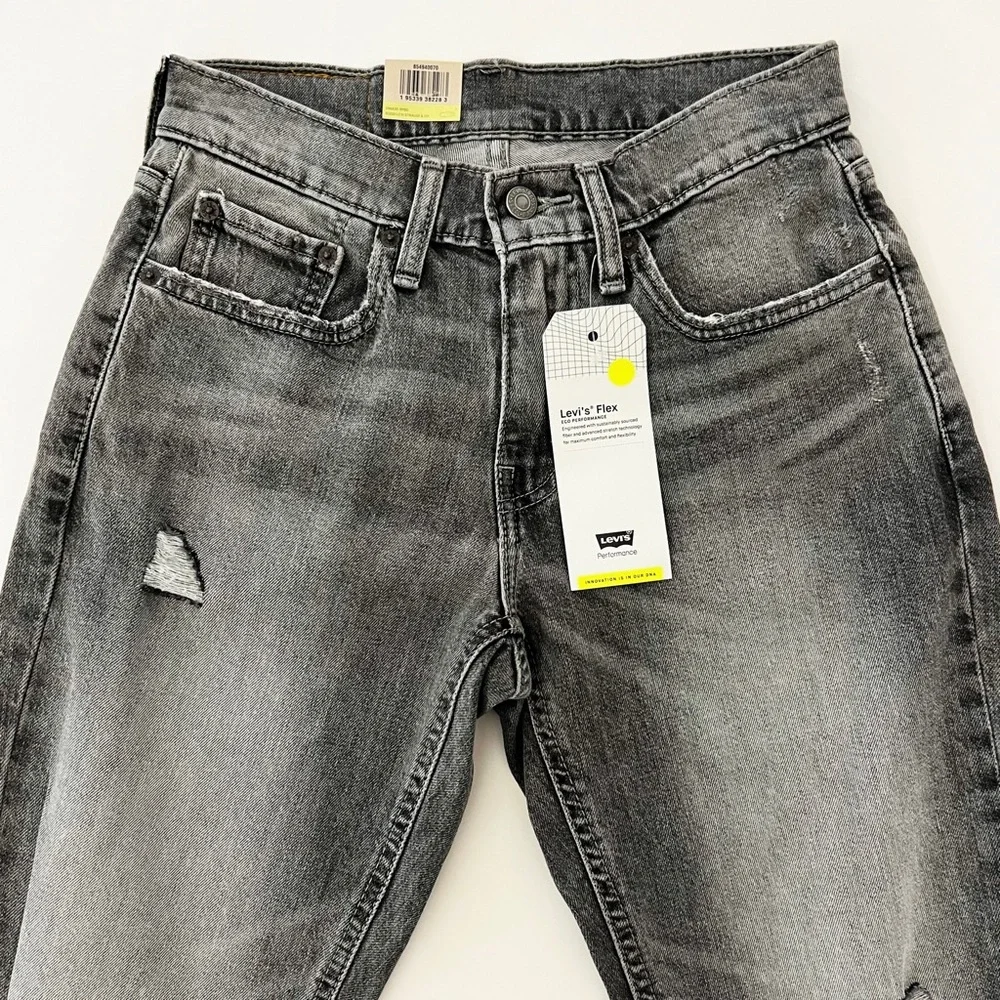 Levis size 28